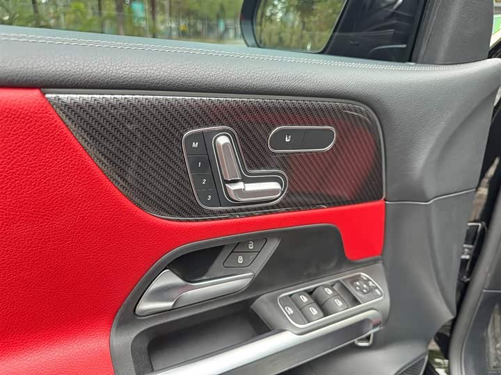 Фото 6 - Mercedes-Benz GLB-Class AMG