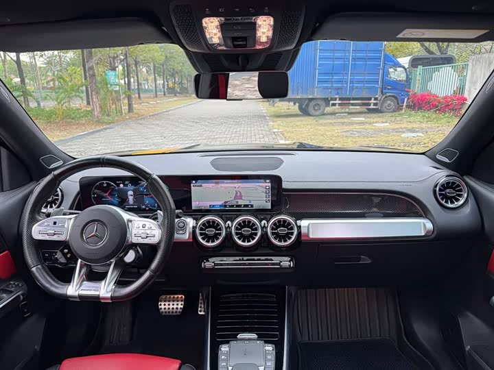 Фото 7 - Mercedes-Benz GLB-Class AMG