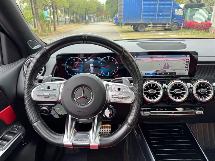 Фото 8 - Mercedes-Benz GLB-Class AMG