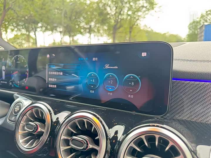 Фото 9 - Mercedes-Benz GLB-Class AMG