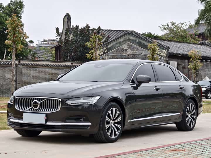 Фото 1 - Volvo S90
