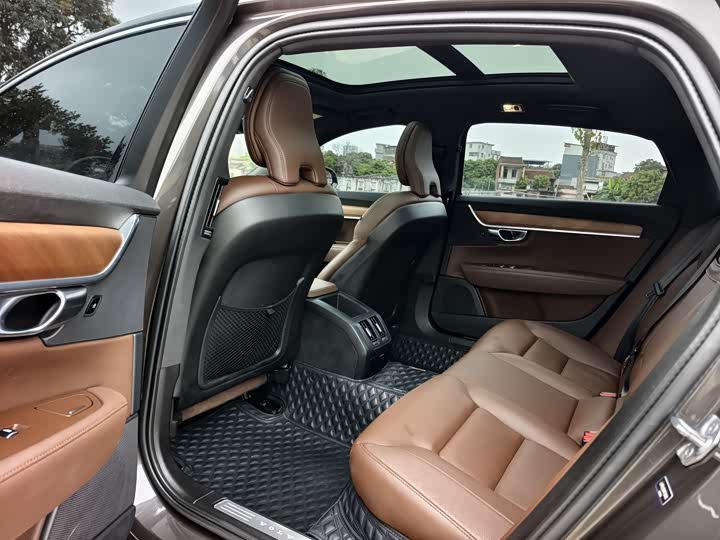 Фото 4 - Volvo S90