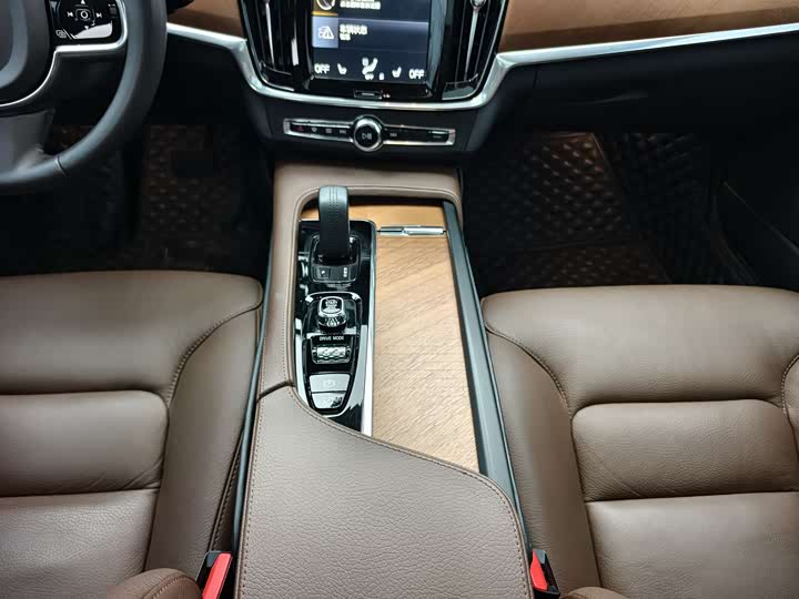 Фото 8 - Volvo S90