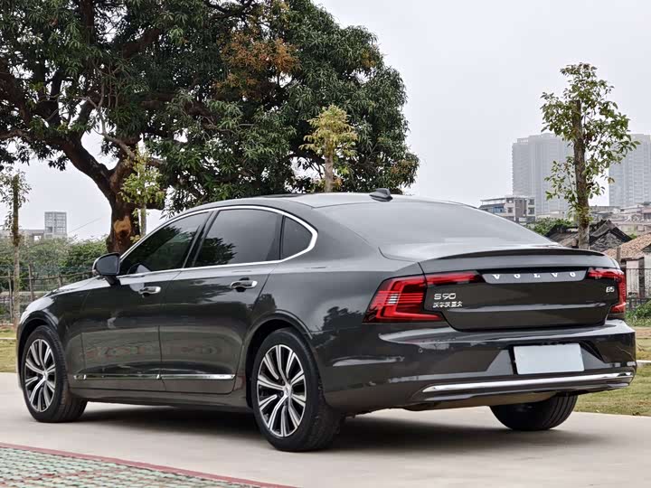 Фото 9 - Volvo S90