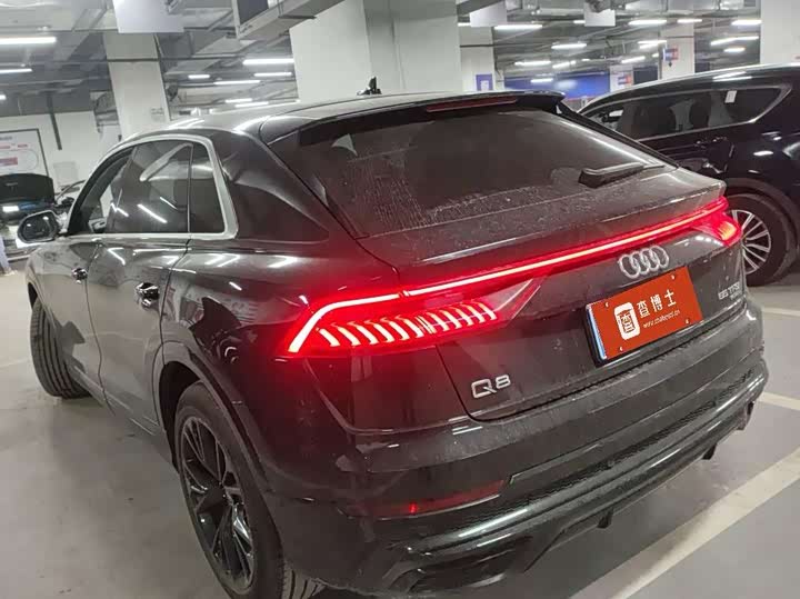 Фото 3 - Audi Q8