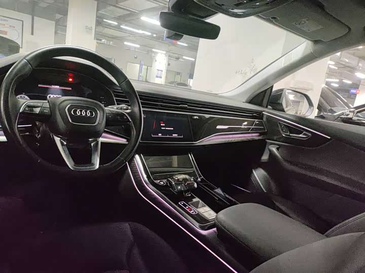 Фото 4 - Audi Q8