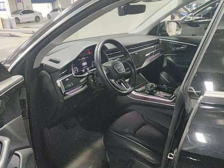 Фото 5 - Audi Q8