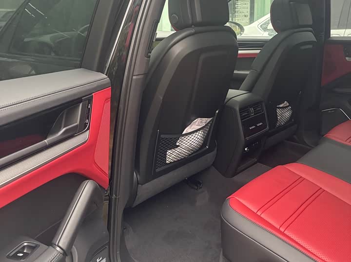 Фото 8 - Porsche Cayenne