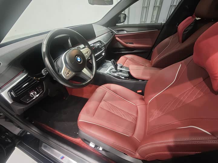 Photo 4 - BMW 5 Series