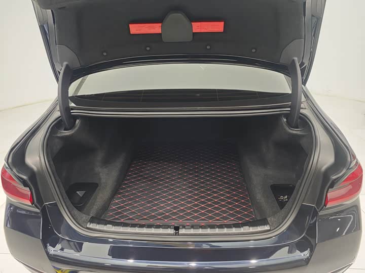 Photo 8 - BMW 5 Series