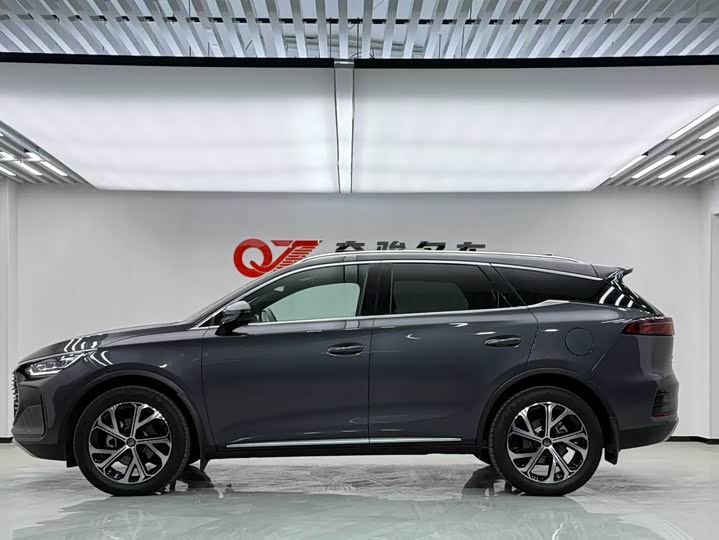 Фото 3 - BYD Tang Hybrid/EV