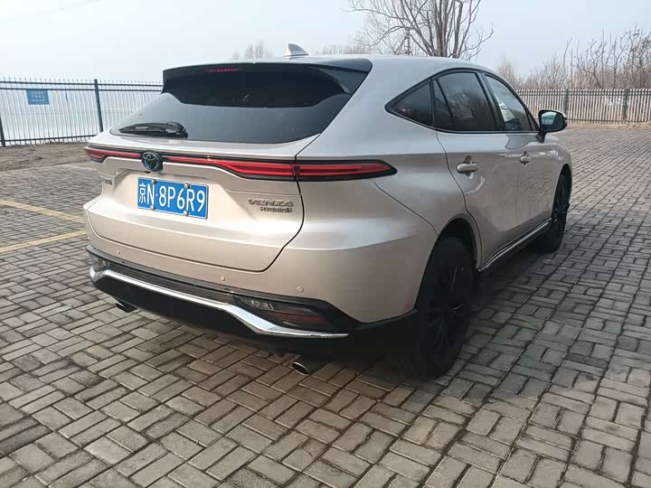 Фото 9 - Toyota Venza