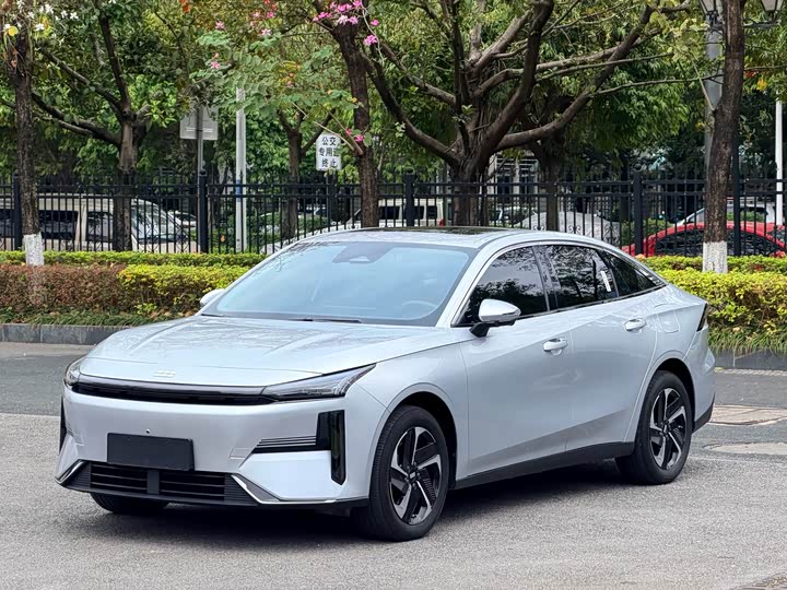 Geely Galaxy L6 2025 2025款 EM-i 140km 星舰版