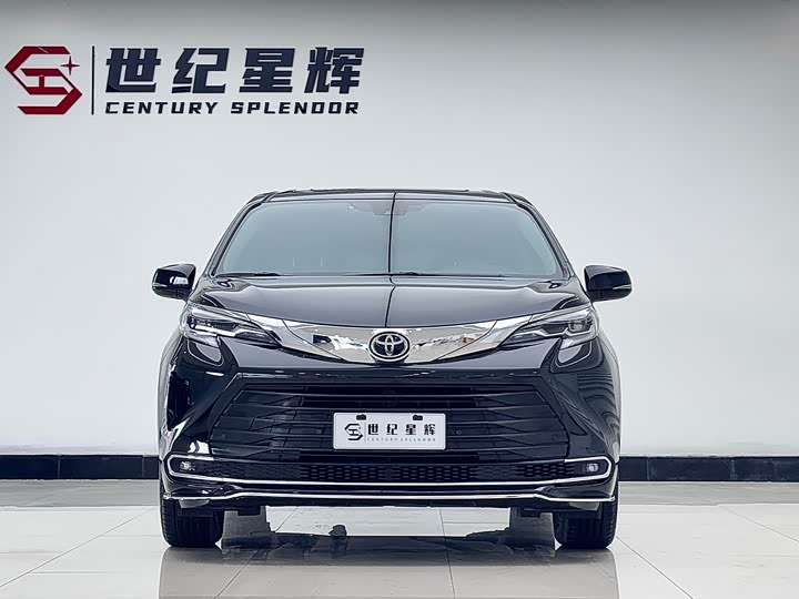 Photo 3 - Toyota Sienna