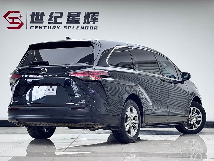 Photo 4 - Toyota Sienna