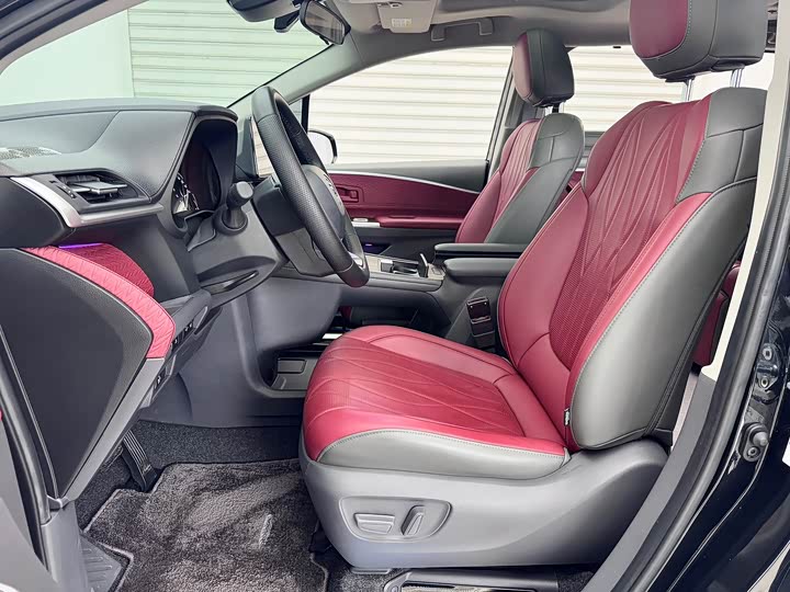 Photo 7 - Toyota Sienna