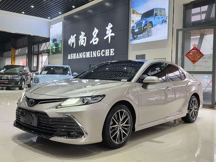 Фото 1 - Toyota Camry