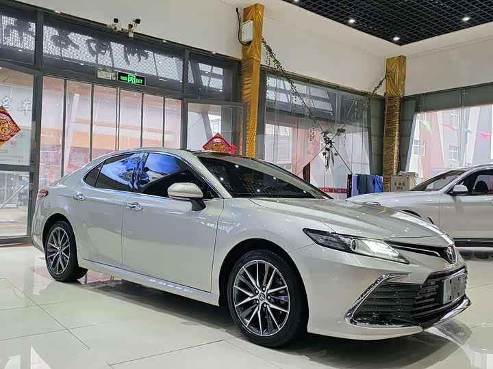 Фото 3 - Toyota Camry