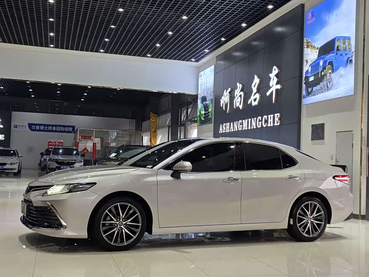 Фото 4 - Toyota Camry