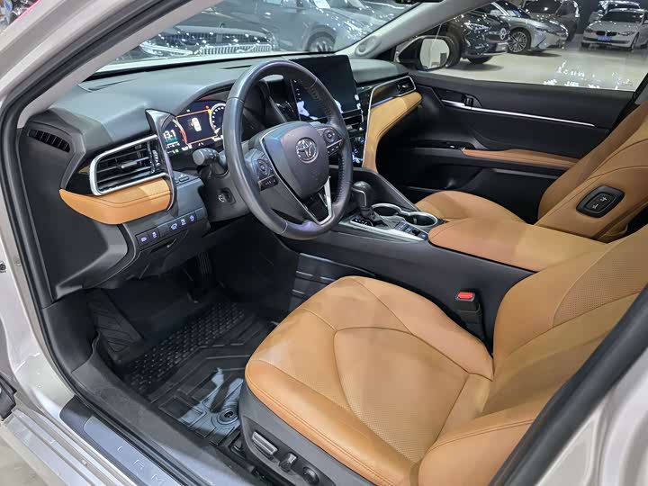 Фото 7 - Toyota Camry