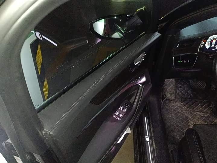 Фото 7 - Audi A6L