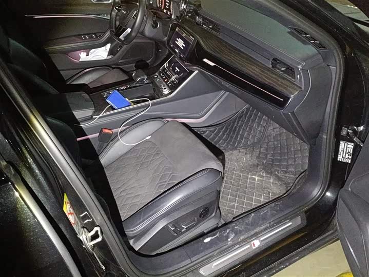 Фото 8 - Audi A6L