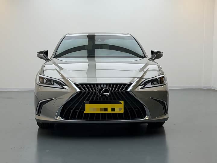 Фото 2 - Lexus ES