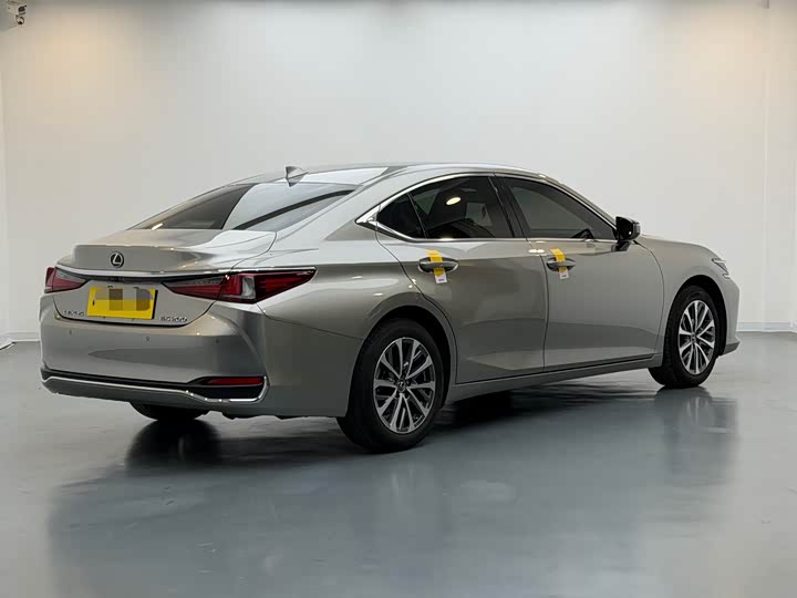 Фото 5 - Lexus ES