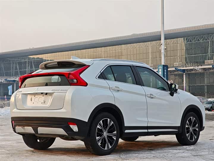 Фото 6 - Mitsubishi Eclipse Cross