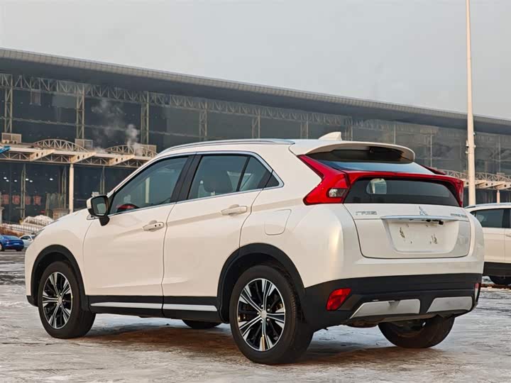 Фото 8 - Mitsubishi Eclipse Cross