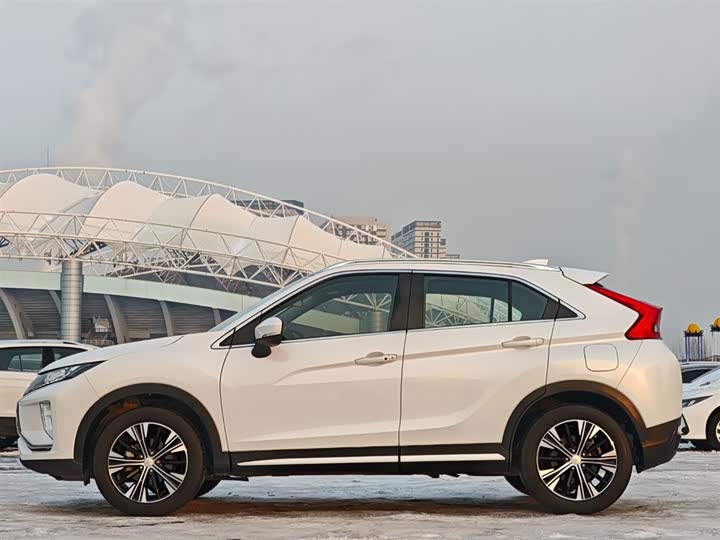 Фото 9 - Mitsubishi Eclipse Cross