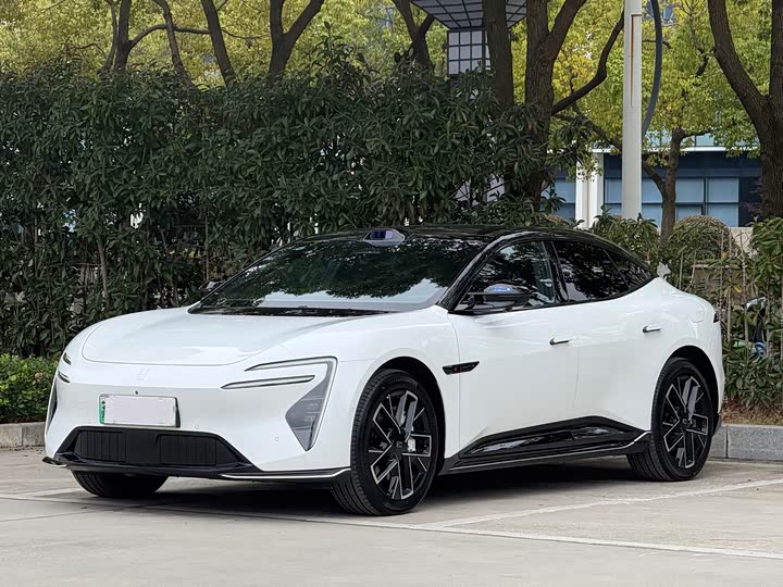 Фото 1 - Avatr 06