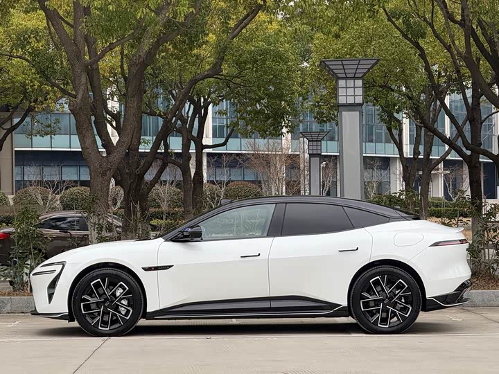 Фото 3 - Avatr 06