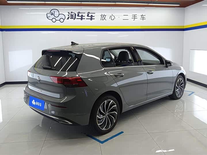 Фото 3 - Volkswagen Golf