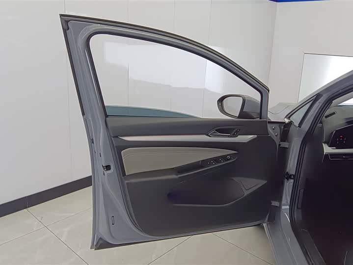 Фото 7 - Volkswagen Golf