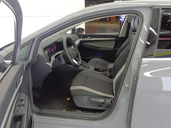 Фото 9 - Volkswagen Golf