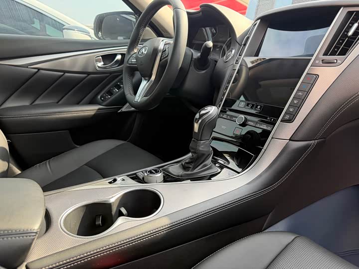 Фото 8 - Infiniti Q50L