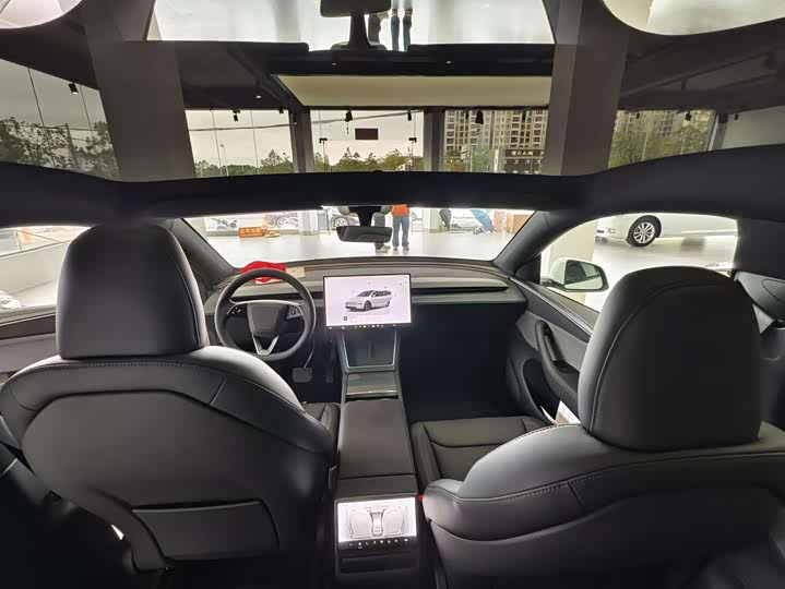 Фото 6 - Tesla Model Y