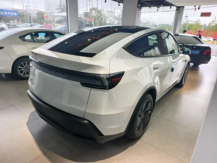 Фото 9 - Tesla Model Y