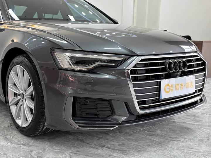 Фото 6 - Audi A6L