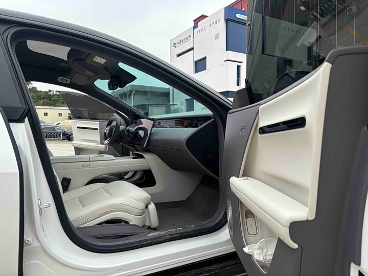 Фото 9 - Avatr 06