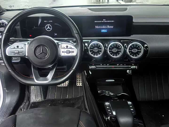 Фото 4 - Mercedes-Benz CLA-Class