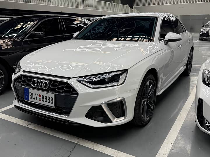 Фото 1 - Audi A4L