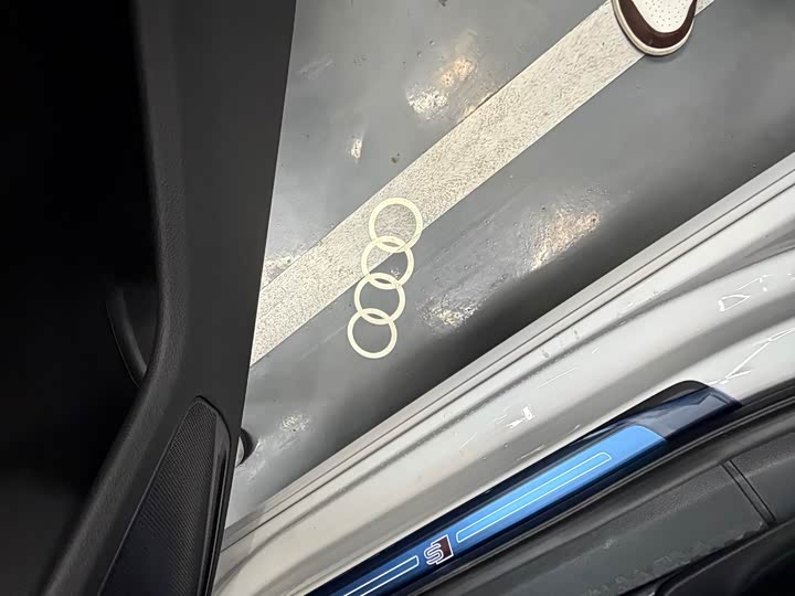 Фото 4 - Audi A4L