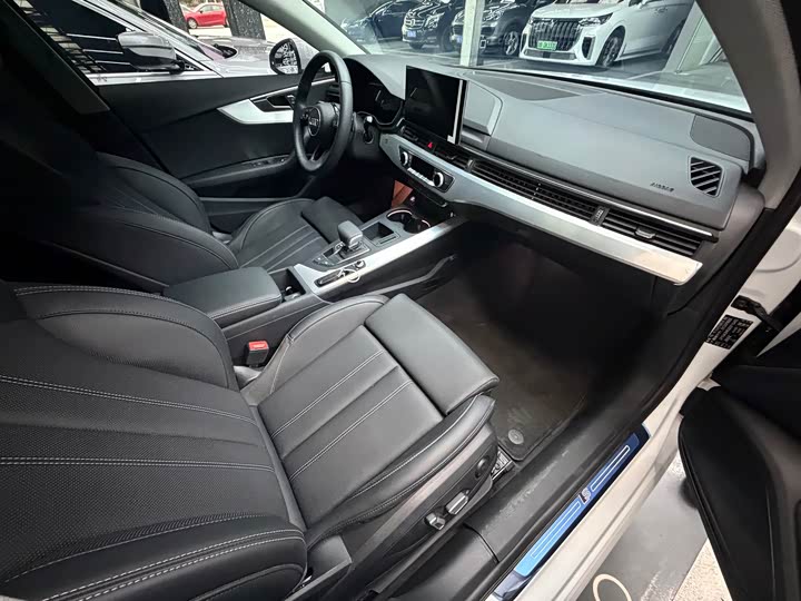 Фото 5 - Audi A4L