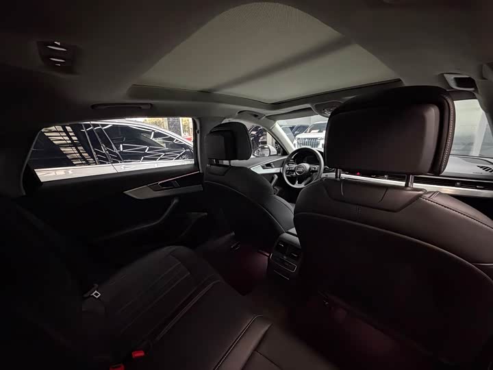 Фото 8 - Audi A4L