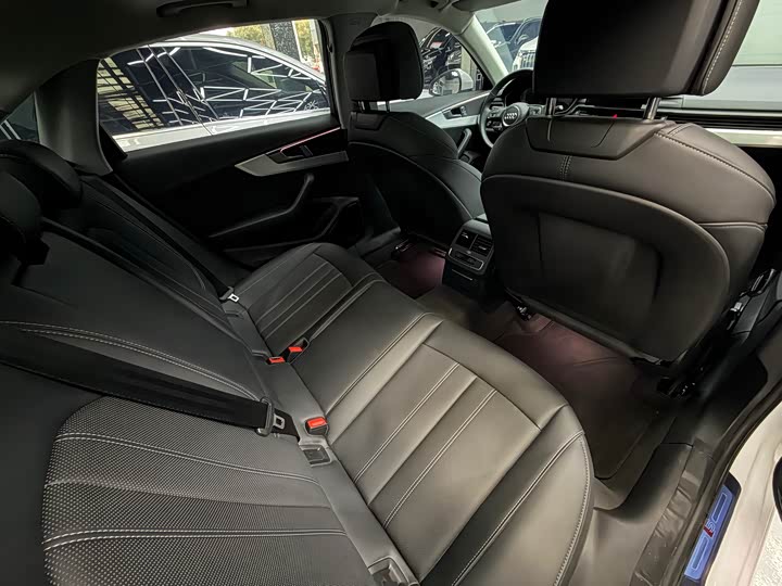 Фото 9 - Audi A4L