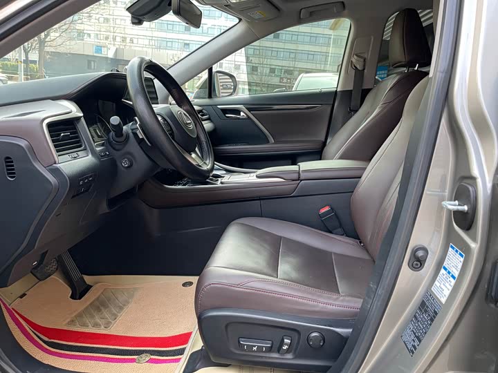 Фото 3 - Lexus RX