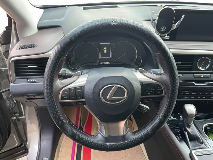 Фото 4 - Lexus RX