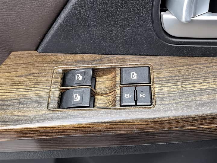 Фото 9 - Dongfeng Forthing Lingzhi Plus